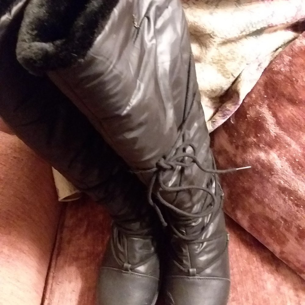 Combat style snow boots